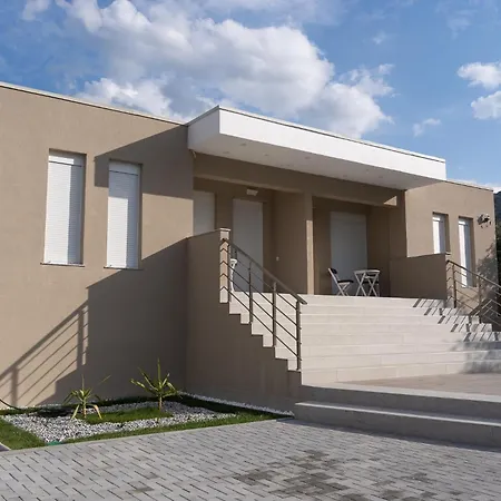 Marroni Retreat - Pool - - Gym *