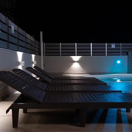 Marroni Retreat - Pool - - Gym