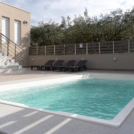 Marroni Retreat - Pool - - Gym Skotina