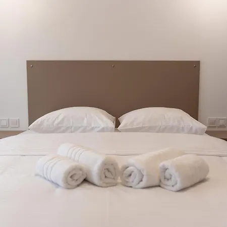 Marroni Retreat - Pool - - Gym Skotina