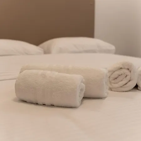 Marroni Retreat - Pool - - Gym