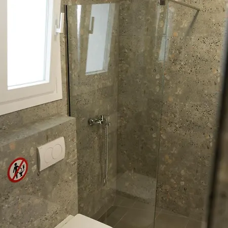 Marroni Retreat - Pool - - Gym