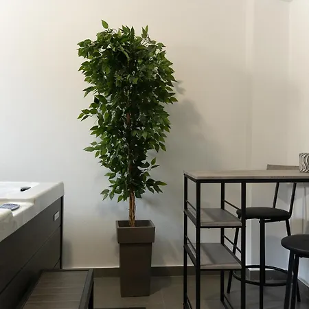 Marroni Retreat - Pool - - Gym Skotina