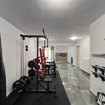 Marroni Retreat - Pool - - Gym Skotina